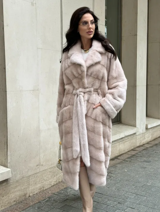 Бежевая норковая шуба в цвете пудра - фото 6